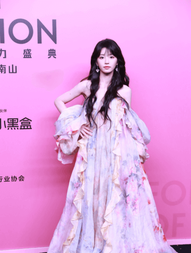 田曦薇 活动生图 花仙子抹胸深V连衣长裙[20P 4V 186M]夸克-青春分享栈