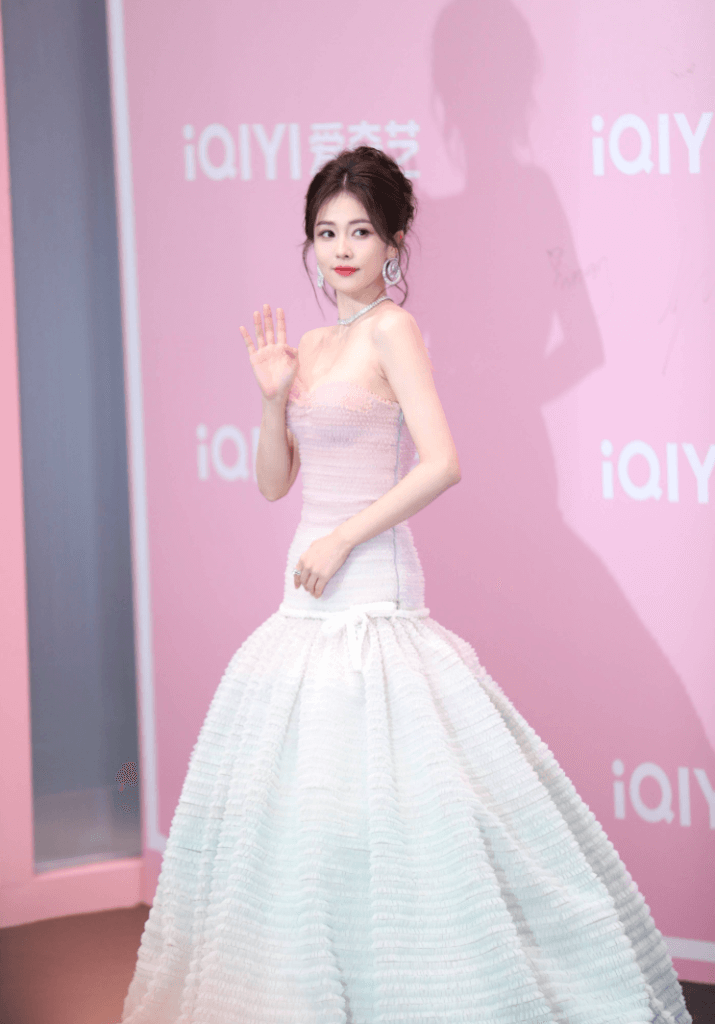 美女明星 白鹿 活动生图 粉色抹胸白色蓬蓬长裙[66P 363M]夸克-青春分享栈