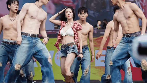 图片[2]-韩国女星 权恩妃 白色针织比基尼 牛仔短裤褐色长靴[4V 5.4G 夸克]-青春分享栈