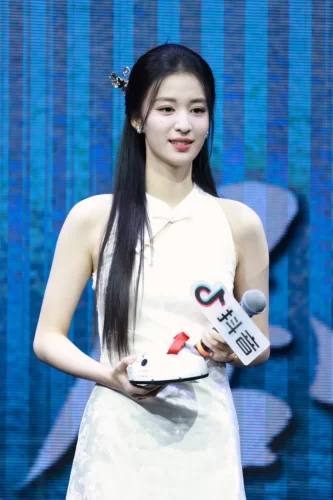 现场活动生图 王楚然  白色无袖连衣长裙[162P 2.1G 夸克]-青春分享栈