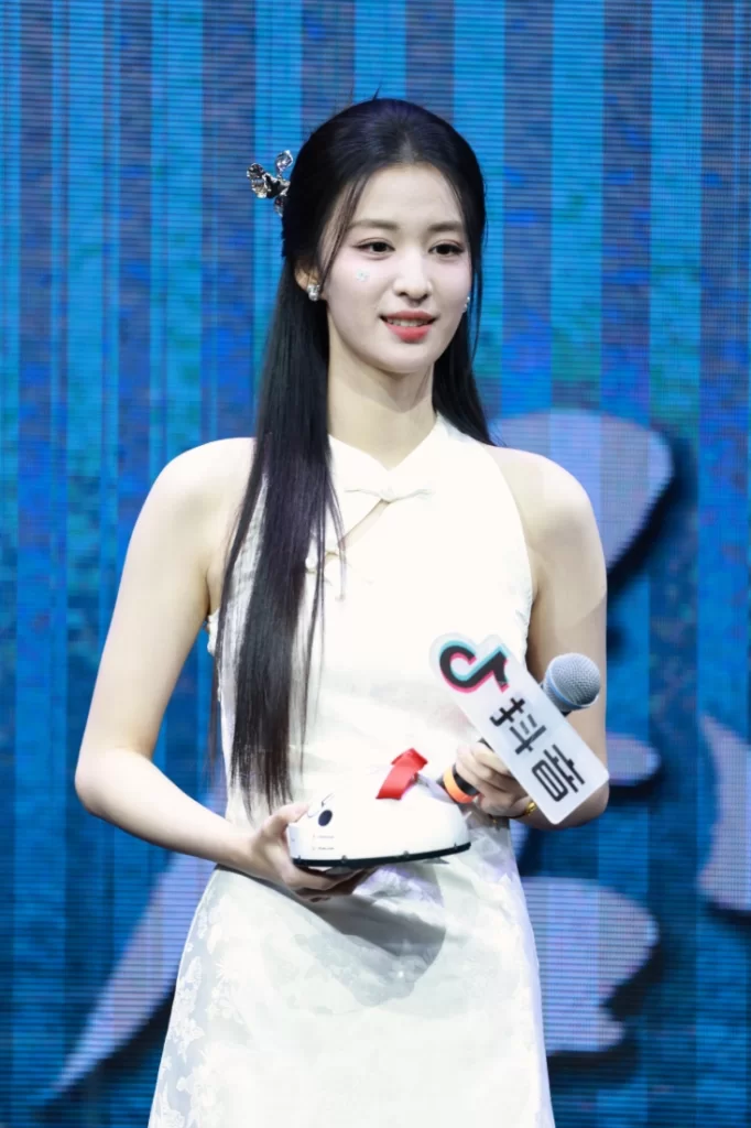 现场活动生图 王楚然  白色无袖连衣长裙[162P 2.1G 夸克]-青春分享栈