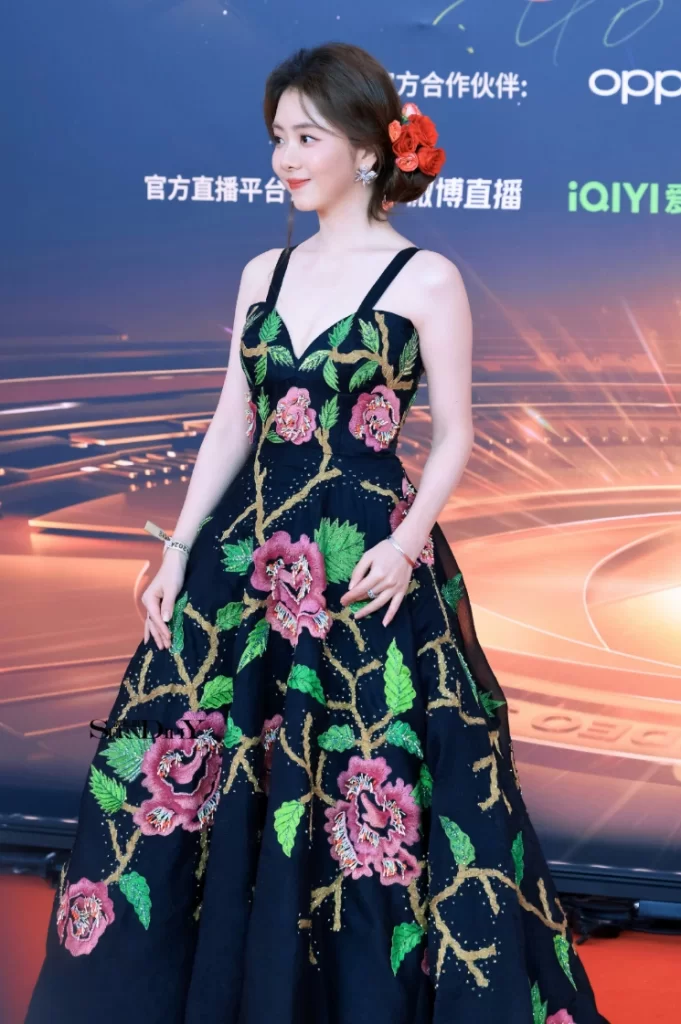 图片[2]-松韵妹妹 黑色吊带印花连衣长裙生图-青春分享栈