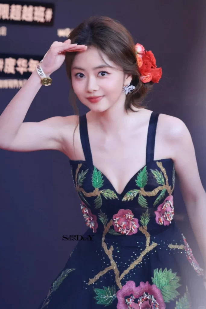 松韵妹妹 黑色吊带印花连衣长裙生图-青春分享栈