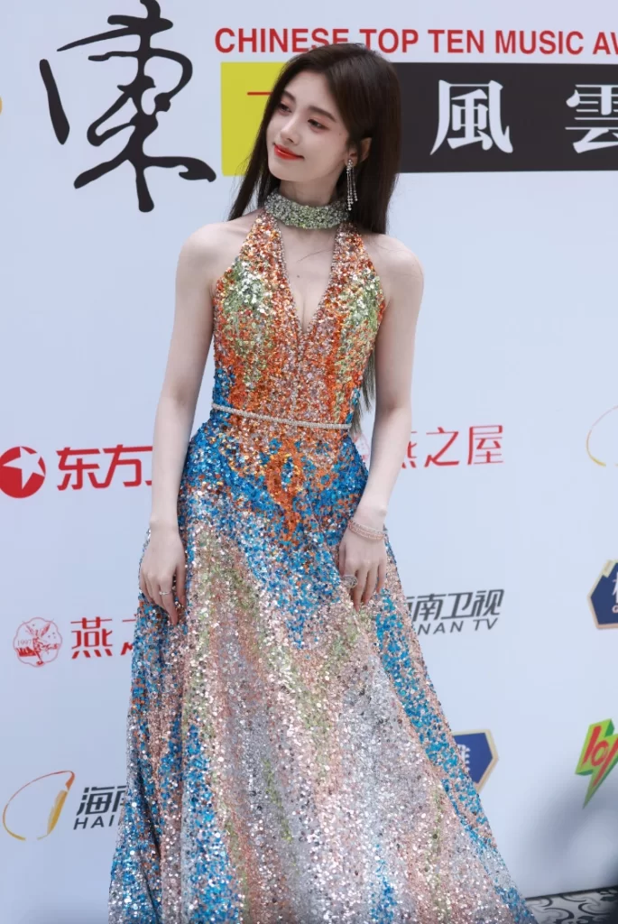图片[2]-【活动生图】小鞠  七彩亮片V领拖尾长裙[128P 2G 夸盘]-青春分享栈