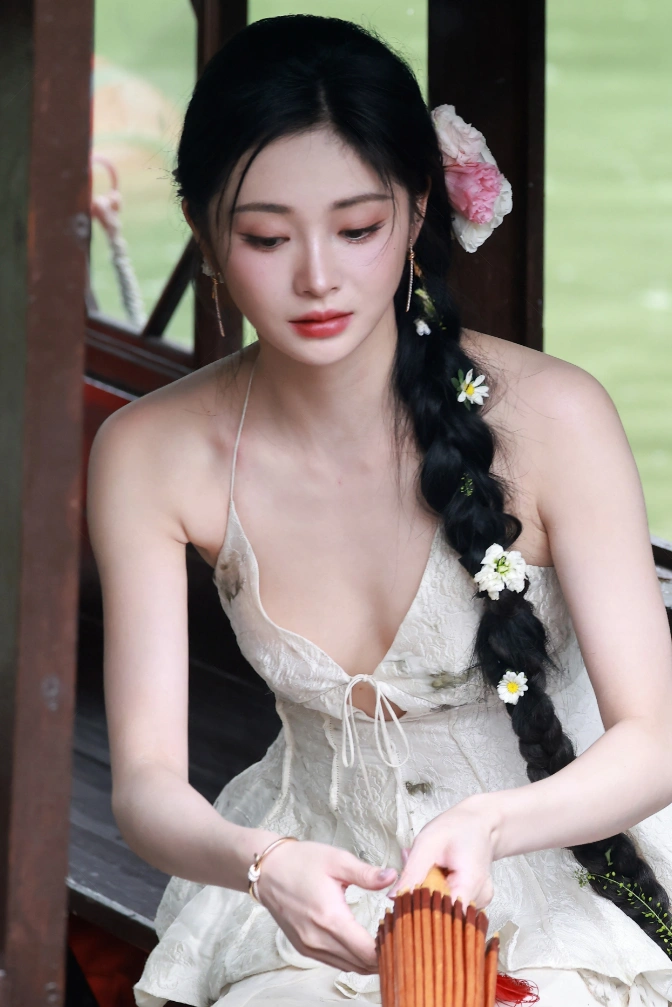 图片[2]-Z洁琼 活动生图 白色低胸吊带长裙[155P 1.5G 夸盘]-青春分享栈